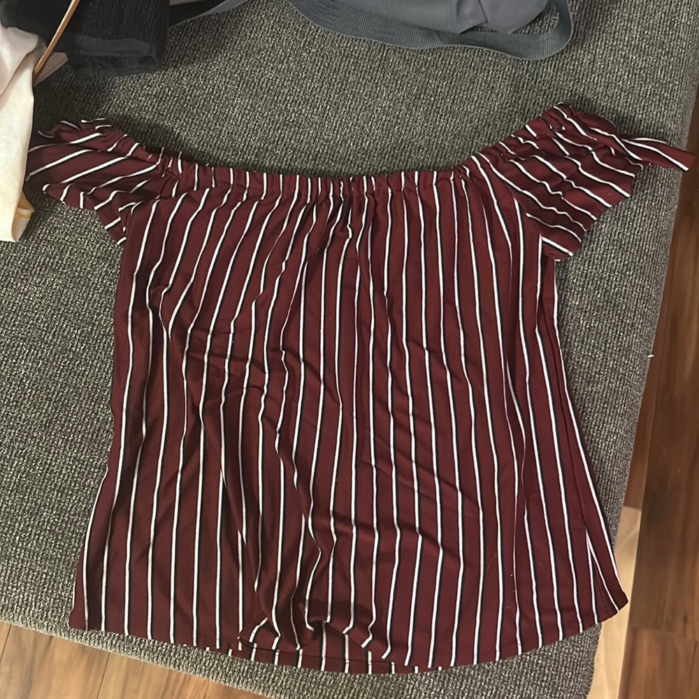Passport top maroon